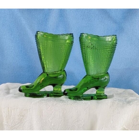 LE Smith Ice Skate Boots Pair Green Pressed Glass Vase Toothpick Holder 3.5" MCM - Picture 2 of 12